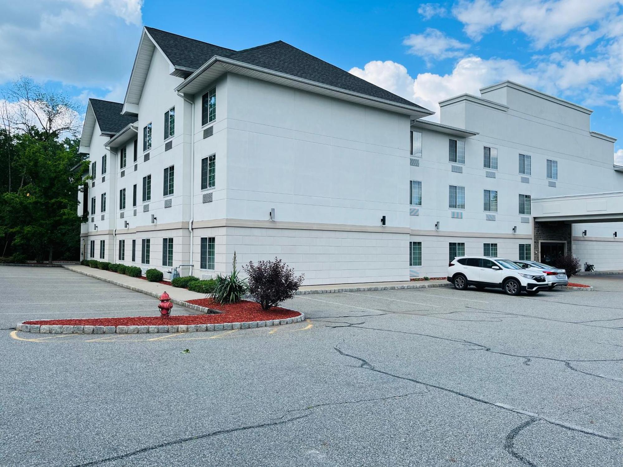 Tapa Hotel, Inn & Suites Mahwah Exterior foto