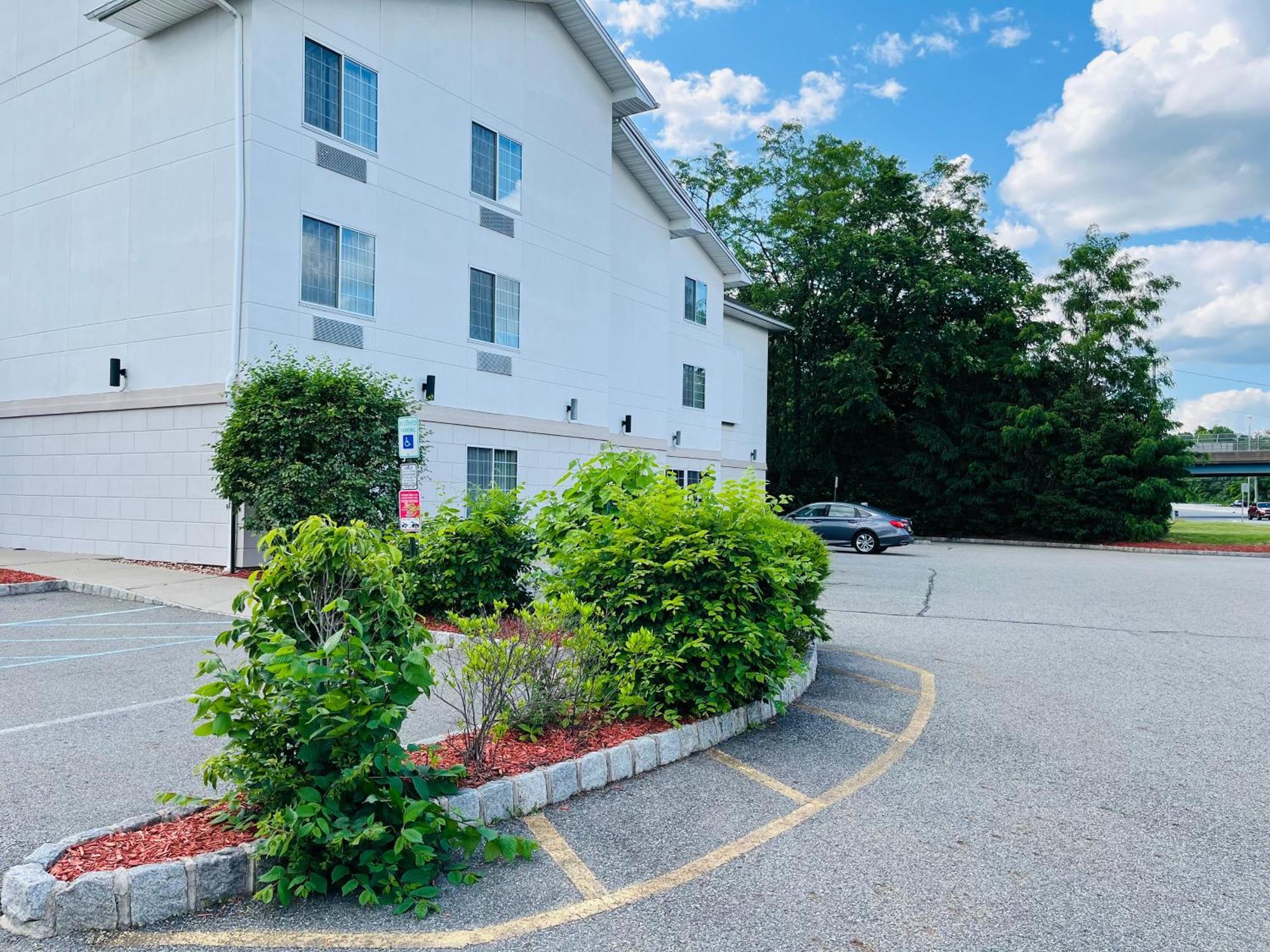 Tapa Hotel, Inn & Suites Mahwah Exterior foto